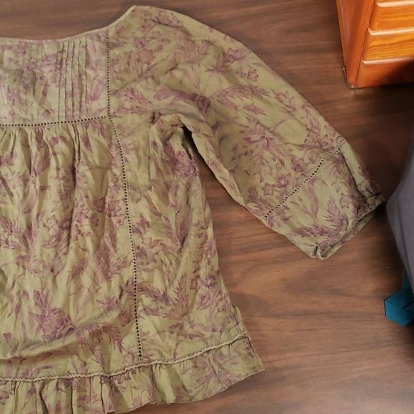 Edme & Esyllte Green 3/4 Length Sleeve Peasant Top - Picture 8 of 9